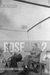 MUSICA CLASSICA ELETTRONICA COMPOSITORE CONTEMPORANEO/ LUIGI NONO CON HERMANN SCHERCHEN / 1948 / ARCHIVIO Graziano Arici/Rosebud2 / La cessione dei diritti si intende per quanto di nostra competenza; non comprende invece le eventuali spese relative a diritti che potranno essere richiesti dalla FONDAZIONE LUIGI NONO cui appartengono le opere riprese. Tali costi, ove neccessari, e lÕespletamento di qualsivoglia pratica di richiesta permessi sono esclusivamente  a  carico del committente. .