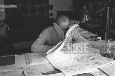 IL COMPOSITORE LUIGI NONO NELLA SUA CASA A VENEZIA - 1983 - ©Graziano Arici/Rosebud2 / MUSICA CLASSICA ELETTRONICA CONTEMPORANEA