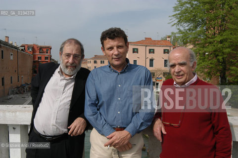 LARCHITETTO FERNANDO LOUIS CARDOSO MENESES DE TAVARES E TAVORA CON L ARCHITETTO ALVARO SIZA VIERA  E LO STORICO DELLARCHITETTURA FRANCESCO DAL CO A VENEZIA IN OCCASIONE DEL CONFERIMENTO DELLE LAUREA AD ONOREM - © 2003  Graziano Arici/Rosebud2 -  ARCHITETTURA / ARCHITETTO