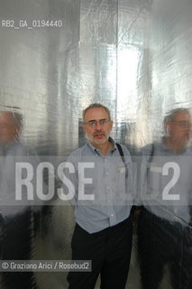 50¡ ESPOSIZIONE INTERNAZIONALE DARTE LA BIENNALE DI VENEZIA : IL DIRETTORE DEL SETTORE ARTI VISIVE DELLA BIENNALE DI VENEZIA FRANCESCO BONAMI  - © 2003 Graziano Arici/Rosebud2