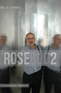 50¡ ESPOSIZIONE INTERNAZIONALE DARTE LA BIENNALE DI VENEZIA : IL DIRETTORE DEL SETTORE ARTI VISIVE DELLA BIENNALE DI VENEZIA FRANCESCO BONAMI  - © 2003 Graziano Arici/Rosebud2