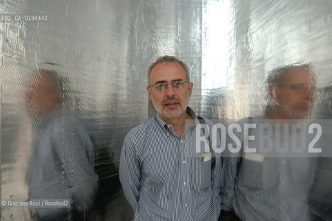 50¡ ESPOSIZIONE INTERNAZIONALE DARTE LA BIENNALE DI VENEZIA : IL DIRETTORE DEL SETTORE ARTI VISIVE DELLA BIENNALE DI VENEZIA FRANCESCO BONAMI  - © 2003 Graziano Arici/Rosebud2