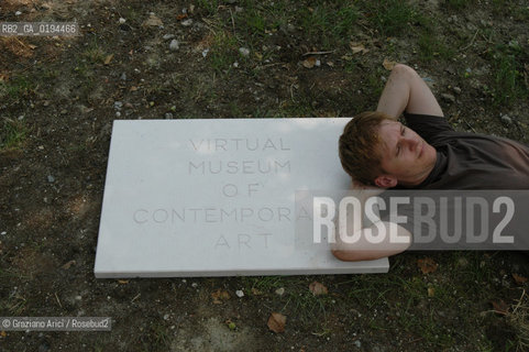 50¡ ESPOSIZIONE INTERNAZIONALE DARTE LA BIENNALE DI VENEZIA : SEZIONE UTOPIA STATION  - © 2003 Graziano Arici/Rosebud2