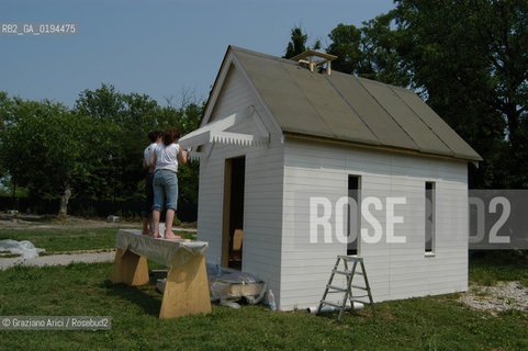 50¡ ESPOSIZIONE INTERNAZIONALE DARTE LA BIENNALE DI VENEZIA : SEZIONE UTOPIA STATION  - © 2003 Graziano Arici/Rosebud2