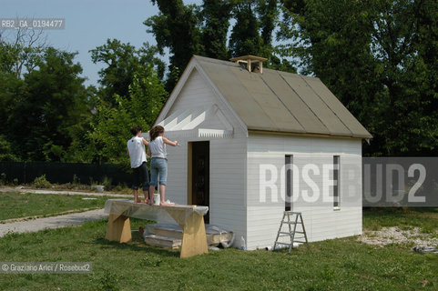 50¡ ESPOSIZIONE INTERNAZIONALE DARTE LA BIENNALE DI VENEZIA : SEZIONE UTOPIA STATION  - © 2003 Graziano Arici/Rosebud2