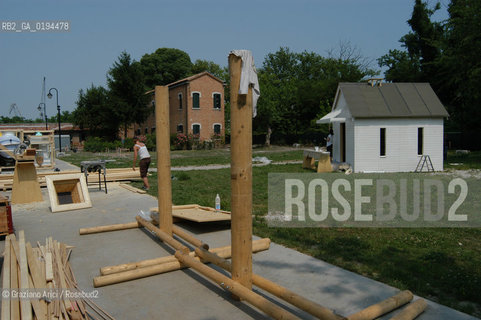 50¡ ESPOSIZIONE INTERNAZIONALE DARTE LA BIENNALE DI VENEZIA : SEZIONE UTOPIA STATION  - © 2003 Graziano Arici/Rosebud2