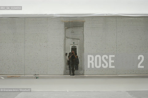 50¡ ESPOSIZIONE INTERNAZIONALE DARTE LA BIENNALE DI VENEZIA : PADIGLIONE ITALIA - LINSTALLAZIONE DI DAMIEN HIRST - © 2003 Graziano Arici/Rosebud2