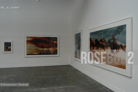 50¡ ESPOSIZIONE INTERNAZIONALE DARTE LA BIENNALE DI VENEZIA : PADIGLIONE ITALIA - LINSTALLAZIONE DI RICHARD PRINCE - © 2003 Graziano Arici/Rosebud2