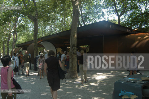 50¡ ESPOSIZIONE INTERNAZIONALE DARTE LA BIENNALE DI VENEZIA - ENTRATA AI  GIARDINI -  © 2003 Graziano Arici/Rosebud2