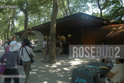 50¡ ESPOSIZIONE INTERNAZIONALE DARTE LA BIENNALE DI VENEZIA - ENTRATA AI  GIARDINI -  © 2003 Graziano Arici/Rosebud2