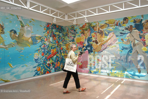 50¡ ESPOSIZIONE INTERNAZIONALE DARTE LA BIENNALE DI VENEZIA - GIARDINI - PADIGLIONE DELLA RUSSIA -OPERE  DEGLI ARTISTI VLADIMIR DUBOSSARSKY E ALEKSANDR VINOGRADOV © 2003 Graziano Arici/Rosebud2