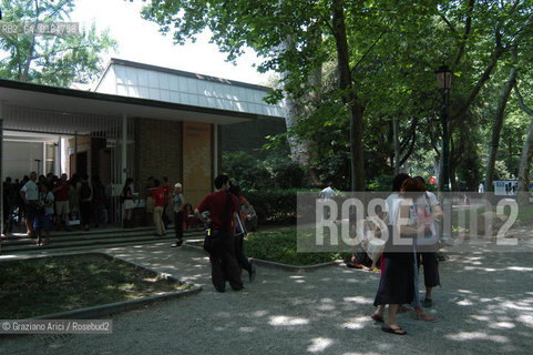 50¡ ESPOSIZIONE INTERNAZIONALE DARTE LA BIENNALE DI VENEZIA - GIARDINI - PADIGLIONE DELLA SVIZZERA -  © 2003 Graziano Arici/Rosebud2