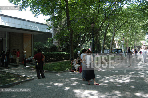 50¡ ESPOSIZIONE INTERNAZIONALE DARTE LA BIENNALE DI VENEZIA - GIARDINI - PADIGLIONE DELLA SVIZZERA -   © 2003 Graziano Arici/Rosebud2