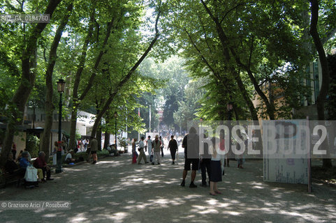 50¡ ESPOSIZIONE INTERNAZIONALE DARTE LA BIENNALE DI VENEZIA - GIARDINI -   © 2003 Graziano Arici/Rosebud2