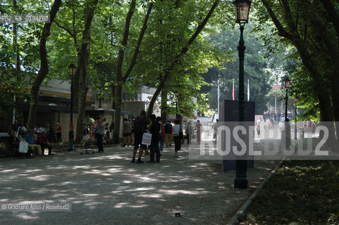 50¡ ESPOSIZIONE INTERNAZIONALE DARTE LA BIENNALE DI VENEZIA - GIARDINI -   © 2003 Graziano Arici/Rosebud2