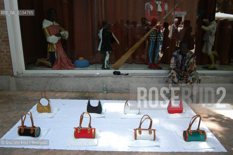 50¡ ESPOSIZIONE INTERNAZIONALE DARTE LA BIENNALE DI VENEZIA - GIARDINI - PADIGLIONE DEGLI STATI UNITI DAMERICA  © 2003 Graziano Arici/Rosebud2