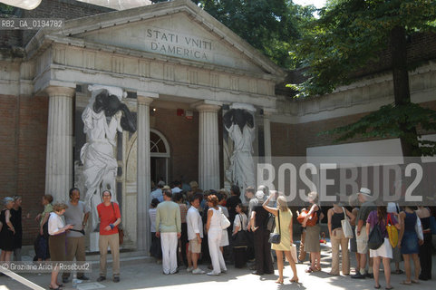 50¡ ESPOSIZIONE INTERNAZIONALE DARTE LA BIENNALE DI VENEZIA - GIARDINI - PADIGLIONE DEGLI STATI UNITI DAMERICA -   © 2003 Graziano Arici/Rosebud2