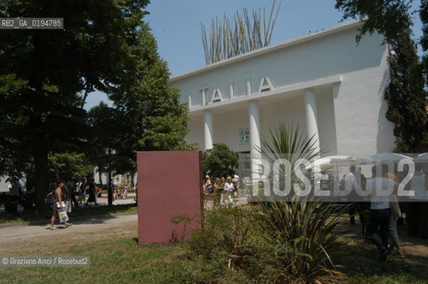 50¡ ESPOSIZIONE INTERNAZIONALE DARTE LA BIENNALE DI VENEZIA - GIARDINI - PADIGLIONE ITALIA  © 2003 Graziano Arici/Rosebud2
