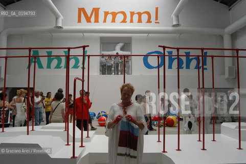 50¡ ESPOSIZIONE INTERNAZIONALE DARTE LA BIENNALE DI VENEZIA - GIARDINI - PADIGLIONE ITALIA -   © 2003 Graziano Arici/Rosebud2