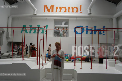 50¡ ESPOSIZIONE INTERNAZIONALE DARTE LA BIENNALE DI VENEZIA - GIARDINI - PADIGLIONE ITALIA -   © 2003 Graziano Arici/Rosebud2