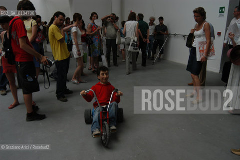 50¡ ESPOSIZIONE INTERNAZIONALE DARTE LA BIENNALE DI VENEZIA - GIARDINI - PADIGLIONE ITALIA - AUTOMA  © 2003 Graziano Arici/Rosebud2