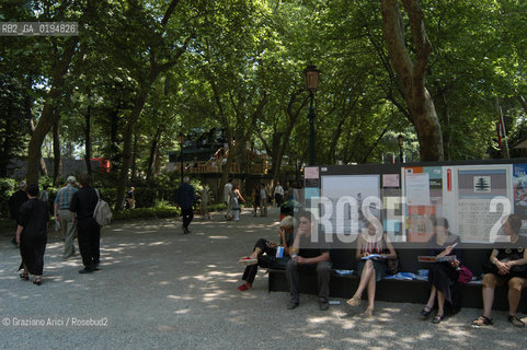 50¡ ESPOSIZIONE INTERNAZIONALE DARTE LA BIENNALE DI VENEZIA - GIARDINI -  © 2003 Graziano Arici/Rosebud2