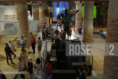 50¡ ESPOSIZIONE INTERNAZIONALE DARTE LA BIENNALE DI VENEZIA - ARSENALE - CORDERIE - Z.O.U. ZONE OF URGENCY  © 2003 Graziano Arici/Rosebud2