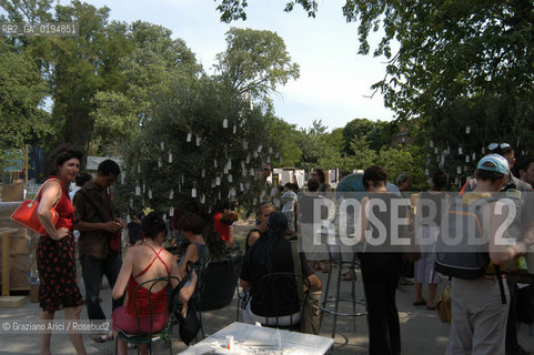 50¡ ESPOSIZIONE INTERNAZIONALE DARTE LA BIENNALE DI VENEZIA - ARSENALE - GIARDINO ALLE TESE - UTOPIA STATION -  © 2003 Graziano Arici/Rosebud2
