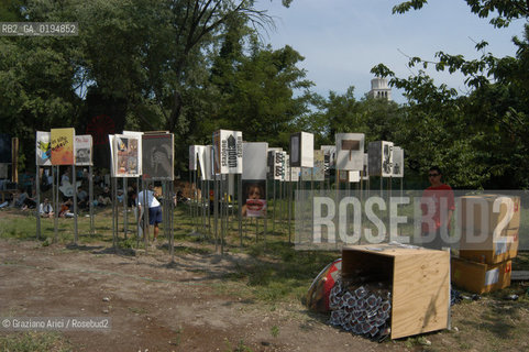 50¡ ESPOSIZIONE INTERNAZIONALE DARTE LA BIENNALE DI VENEZIA - ARSENALE - GIARDINO ALLE TESE - UTOPIA STATION -  © 2003 Graziano Arici/Rosebud2