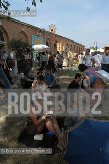 50¡ ESPOSIZIONE INTERNAZIONALE DARTE LA BIENNALE DI VENEZIA - ARSENALE - GIARDINO ALLE TESE - UTOPIA STATION -  © 2003 Graziano Arici/Rosebud2