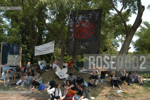 50¡ ESPOSIZIONE INTERNAZIONALE DARTE LA BIENNALE DI VENEZIA - ARSENALE - GIARDINO ALLE TESE - UTOPIA STATION -  © 2003 Graziano Arici/Rosebud2