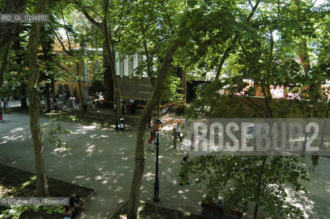 50¡ ESPOSIZIONE INTERNAZIONALE DARTE LA BIENNALE DI VENEZIA -  GIARDINI DELLA BIENNALE -  © 2003 Graziano Arici/Rosebud2