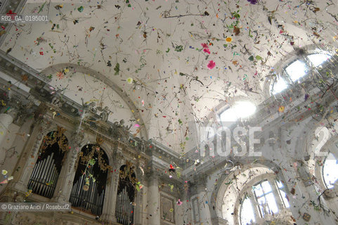 50¡ ESPOSIZIONE INTERNAZIONALE DARTE LA BIENNALE DI VENEZIA - CHIESA DI S.STAE - INSTALLAZIONE GIARDINO CALANTE FALLING GARDEN DEGLI ARTISTI SVIZZERI GERDA STEINER E JORG LENZLINGER - ©Graziano Arici/Rosebud2