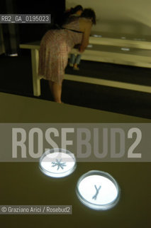 50¡ ESPOSIZIONE INTERNAZIONALE DARTE LA BIENNALE DI VENEZIA ISRAEL PAVILLION INSTALLATION OF THE ARTIST MICHAL ROVNER  © 2003 Graziano Arici/Rosebud2/GRAZIA NERI