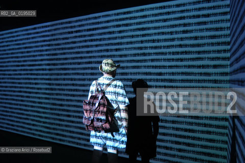 50¡ ESPOSIZIONE INTERNAZIONALE DARTE LA BIENNALE DI VENEZIA ISRAEL PAVILLION INSTALLATION OF THE ARTIST MICHAL ROVNER  © 2003 Graziano Arici/Rosebud2/GRAZIA NERI