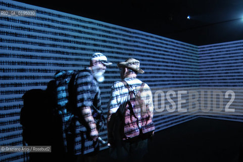 50¡ ESPOSIZIONE INTERNAZIONALE DARTE LA BIENNALE DI VENEZIA ISRAEL PAVILLION INSTALLATION OF THE ARTIST MICHAL ROVNER  © 2003 Graziano Arici/Rosebud2/GRAZIA NERI