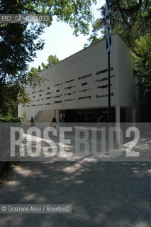 50¡ ESPOSIZIONE INTERNAZIONALE DARTE LA BIENNALE DI VENEZIA ISRAEL PAVILLION INSTALLATION OF THE ARTIST MICHAL ROVNER  © 2003 Graziano Arici/Rosebud2/GRAZIA NERI