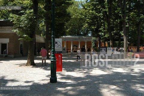 50¡ ESPOSIZIONE INTERNAZIONALE DARTE LA BIENNALE DI VENEZIA : GIARDINI - © 2003 Graziano Arici/Rosebud2