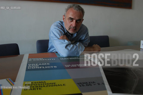VENEZIA3/06/03 - IL DIRETTORE DEL SETTORE ARTI VISIVE DELLA BIENNALE DI VENEZIA FRANCESCO BONAMI ©Graziano Arici/Rosebud2