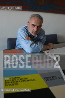 VENEZIA3/06/03 - IL DIRETTORE DEL SETTORE ARTI VISIVE DELLA BIENNALE DI VENEZIA FRANCESCO BONAMI ©Graziano Arici/Rosebud2