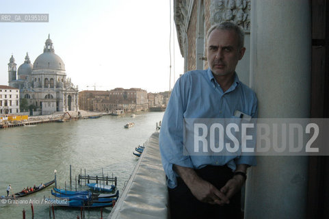 VENEZIA3/06/03 - IL DIRETTORE DEL SETTORE ARTI VISIVE DELLA BIENNALE DI VENEZIA FRANCESCO BONAMI ©Graziano Arici/Rosebud2