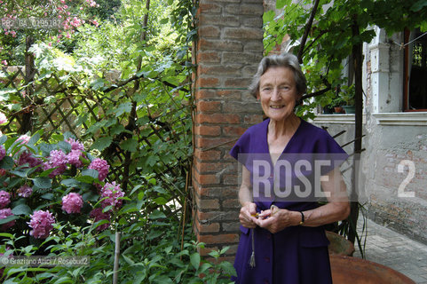 VENEZIA LADY FRANCES ASHLEY CLARKE NELLA SUA CASA © 2003 Graziano Arici/Rosebud2 VENICE IN PERIL FOUND