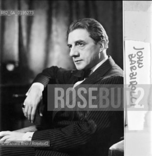 IL DIRETTORE DORCHESTRA JOHN BARBIROLLI - VENEZIA © 1983 ARCHIVIO Graziano Arici/Rosebud2 / MUSICA CLASSICA / ./ La cessione dei diritti si intende per quanto di nostra competenza; non comprende invece le eventuali spese relative a diritti che potranno essere richiesti dagli Enti cui appartengono le opere riprese. Tali costi, ove neccessari, e lÕespletamento di qualsivoglia pratica di richiesta permessi sono esclusivamente  a  carico del committente. .