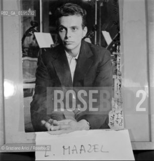 IL DIRETTORE DORCHESTRA LORIN MAAZEL - VENEZIA © 1983 ARCHIVIO Graziano Arici/Rosebud2 / MUSICA CLASSICA / ./ La cessione dei diritti si intende per quanto di nostra competenza; non comprende invece le eventuali spese relative a diritti che potranno essere richiesti dagli Enti cui appartengono le opere riprese. Tali costi, ove neccessari, e lÕespletamento di qualsivoglia pratica di richiesta permessi sono esclusivamente  a  carico del committente. .