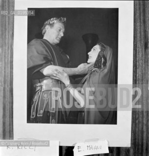 GLI ATTORI TEATRALI RENZO RICCI ED EVA MAGNI - VENEZIA © 1983 ARCHIVIO Graziano Arici/Rosebud2 / TEATRO / PROSA./ La cessione dei diritti si intende per quanto di nostra competenza; non comprende invece le eventuali spese relative a diritti che potranno essere richiesti dagli Enti cui appartengono le opere riprese. Tali costi, ove neccessari, e lÕespletamento di qualsivoglia pratica di richiesta permessi sono esclusivamente  a  carico del committente. .
