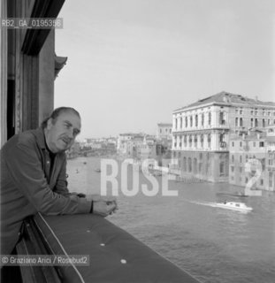 IL PITTORE GIUSEPPE SANTOMASO NEL SUO STUDIO A VENEZIA   © 1983 Graziano Arici/Rosebud2 / ARTE / CANAL GRANDE