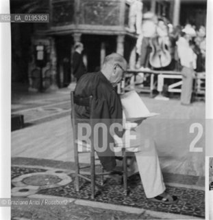 IL COMPOSITORE IGOR STRAVINSKIJ DURANTE LE PROVE DI UN CONCERTO NELLA BASILICA DI SAN MARCO A VENEZIA - 1956  © 1983 ARCHIVIO Graziano Arici/Rosebud2 / MUSICA CLASSICA /  La cessione dei diritti si intende per quanto di nostra competenza; non comprende invece le eventuali spese relative a diritti che potranno essere richiesti dagli Enti cui appartengono le opere riprese. Tali costi, ove neccessari, e lÕespletamento di qualsivoglia pratica di richiesta permessi sono esclusivamente  a  carico del committente. .
