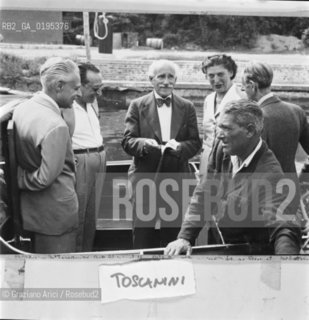 IL DIRETTORE DORCHESTRA ARTURO TOSCANINI A VENEZIA © 1983 ARCHIVIO Graziano Arici/Rosebud2 / MUSICA CLASSICA / MOTOSCAFO./ La cessione dei diritti si intende per quanto di nostra competenza; non comprende invece le eventuali spese relative a diritti che potranno essere richiesti dagli Enti cui appartengono le opere riprese. Tali costi, ove neccessari, e lÕespletamento di qualsivoglia pratica di richiesta permessi sono esclusivamente  a  carico del committente. .