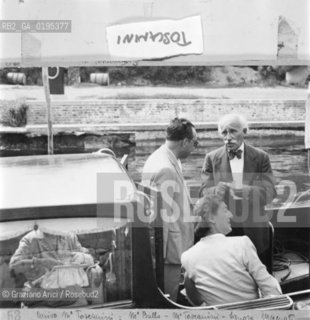 IL DIRETTORE DORCHESTRA ARTURO TOSCANINI A VENEZIA © 1983 ARCHIVIO Graziano Arici/Rosebud2 / MUSICA CLASSICA / MOTOSCAFO./ La cessione dei diritti si intende per quanto di nostra competenza; non comprende invece le eventuali spese relative a diritti che potranno essere richiesti dagli Enti cui appartengono le opere riprese. Tali costi, ove neccessari, e lÕespletamento di qualsivoglia pratica di richiesta permessi sono esclusivamente  a  carico del committente. .