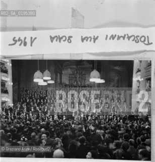IL DIRETTORE DORCHESTRA ARTURO TOSCANINI AL TEATRO ALLA SCALA DI MILANO - 1945 © 1983 ARCHIVIO Graziano Arici/Rosebud2 / MUSICA CLASSICA /  La cessione dei diritti si intende per quanto di nostra competenza; non comprende invece le eventuali spese relative a diritti che potranno essere richiesti dagli Enti cui appartengono le opere riprese. Tali costi, ove neccessari, e lÕespletamento di qualsivoglia pratica di richiesta permessi sono esclusivamente  a  carico del committente. .